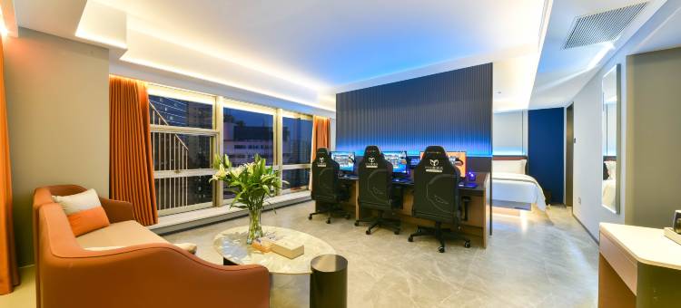 叶与晨电竞电影酒店(新百广场万象城店)图片