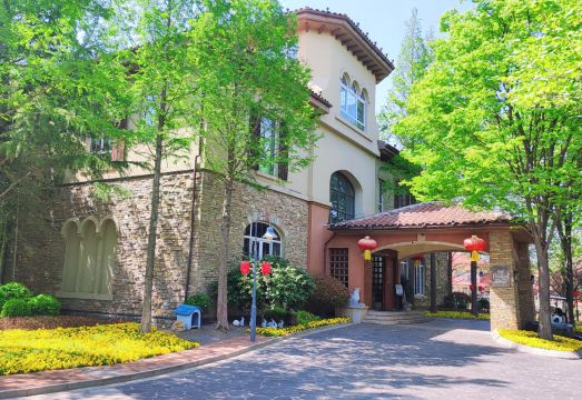 芭东小镇温泉别墅外景图