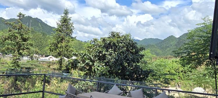 莽山源著·大峡谷畔山居图片