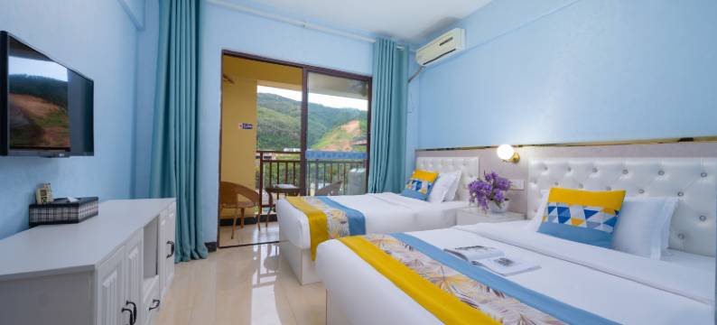 西双版纳澜江风情酒店(告庄星光夜市店)图片