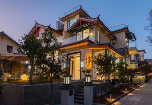 蓝山·慕语Muyu日照金山景墅（黑龙潭公园店）外景图