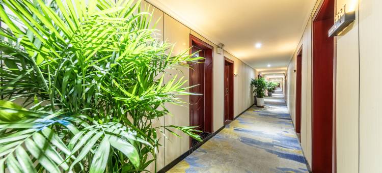 拉萨南欧西假日酒店(堆龙滨河体育公园店)图片