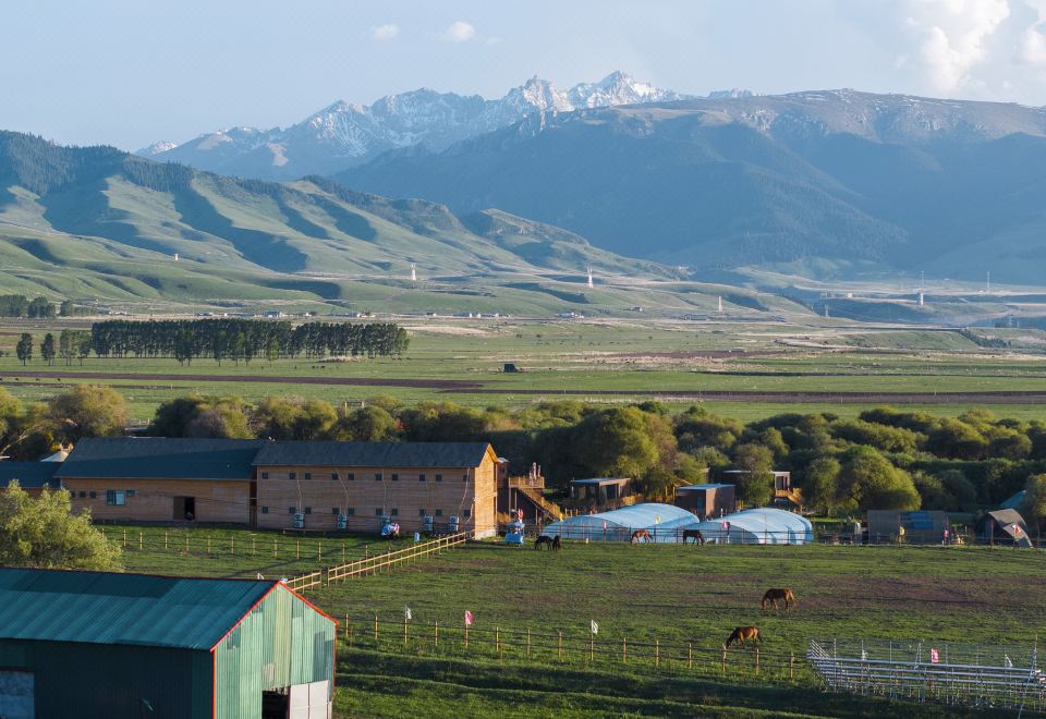 Zhaosu Wanghu Manor Hotel Overview