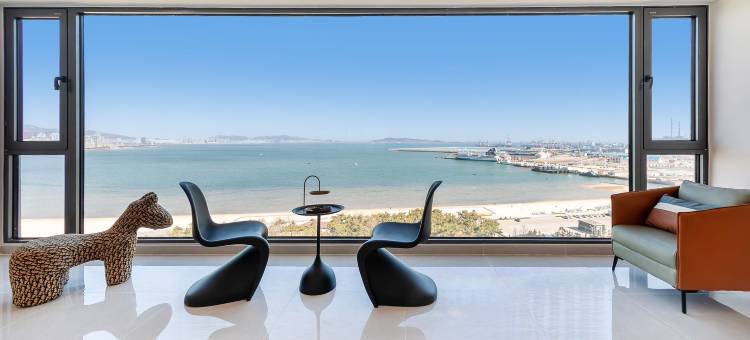 Crystal Bayview Hotel晶海湾海景公寓(威海站华发新天地店)图片