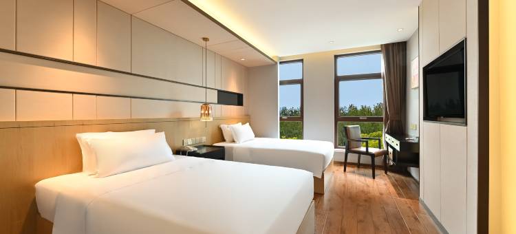 艺龙酒店(天津蓝海商贸城宜兴埠北地铁站店)图片