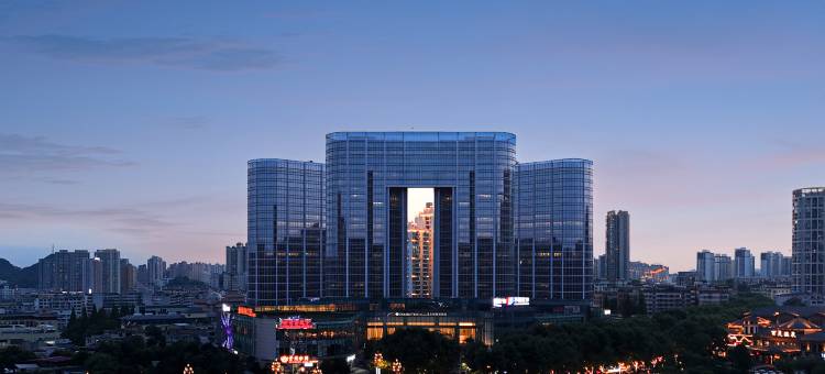 安顺古城虹山湖路亚朵酒店图片