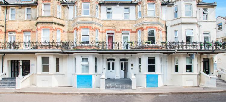 OYO 伯恩矛斯小屋(OYO The Lodge Bournemouth)图片