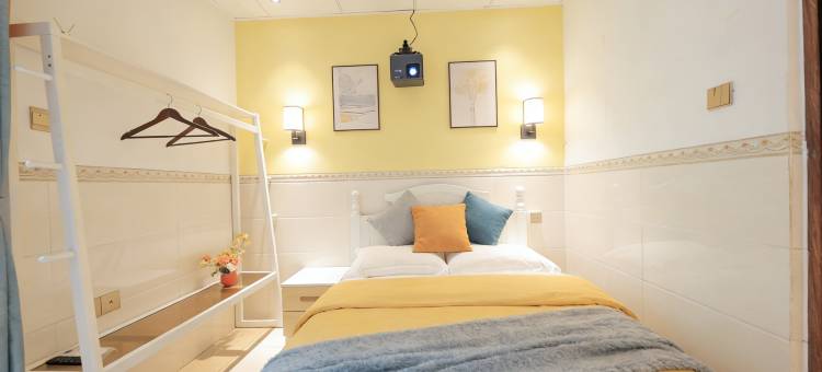 南屿轻奢影院酒店(厦门高崎机场创新园地铁站店)图片