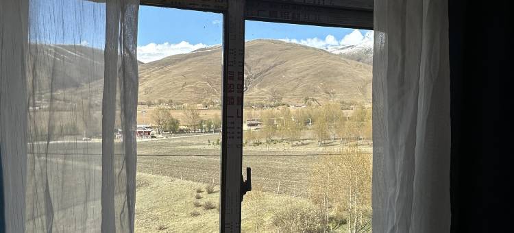 道孚雪山民宿图片