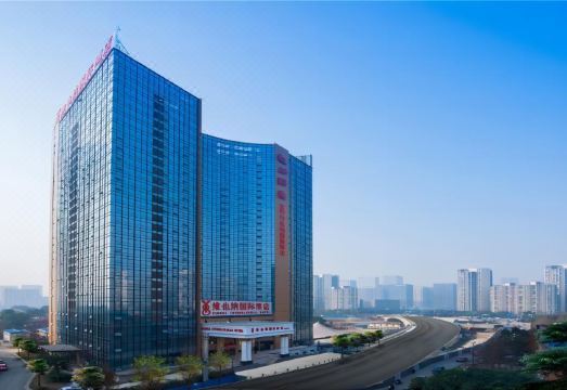 维也纳国际酒店（成都环球中心新会展店）外景图