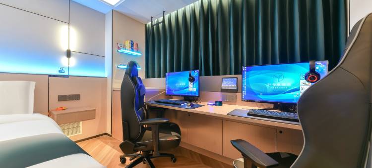 叶与晨电竞电影酒店(石家庄火车站河北艺术中心店)图片