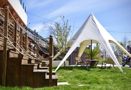 窄门民宿（特克斯八卦城店）外景图