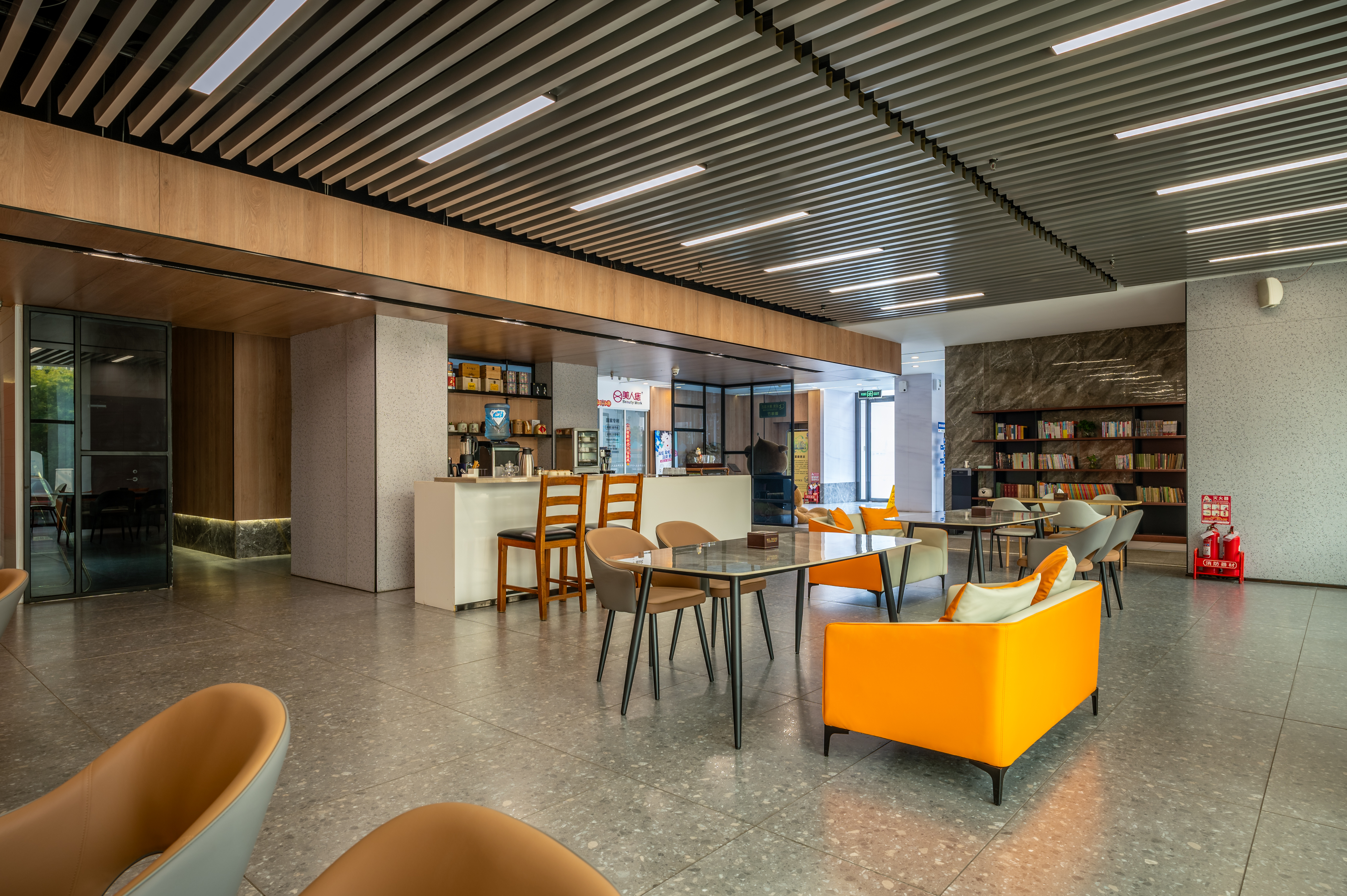 C.S. Sunshine HotelOver view