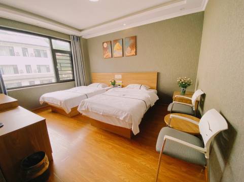 凤庆佳原九馨酒店