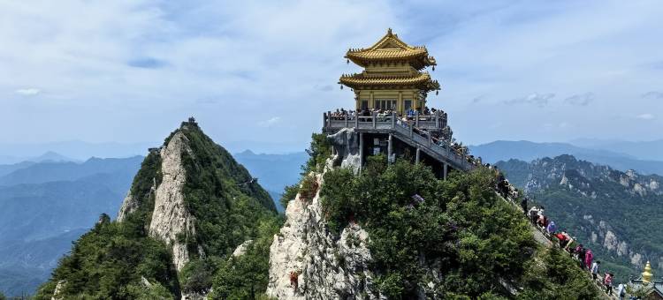 花筑·栾川观山月民宿(老君山中灵索道店)图片