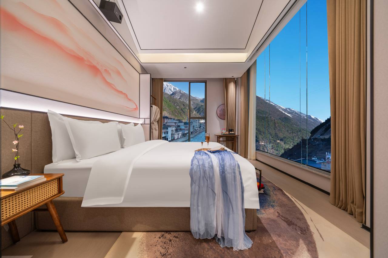 陌上轻雅酒店(康定城区情歌广场店)图片