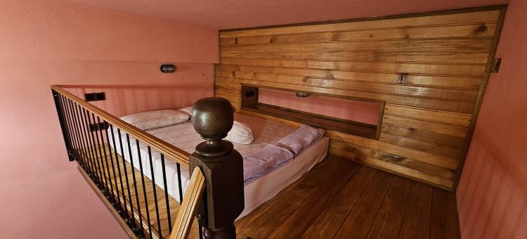 海狼出没(曾用名：洪馆小舍)(BarraCuda Den (previously known as Jono's Place))图片