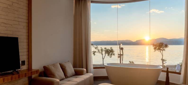 大理千与千寻全海景民宿(洱海生态廊道三圣岛店)图片