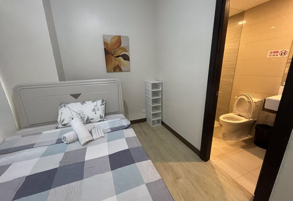 MOA Queen bed unit with Balcony &Wifi near Okada 8J Hotel Overview