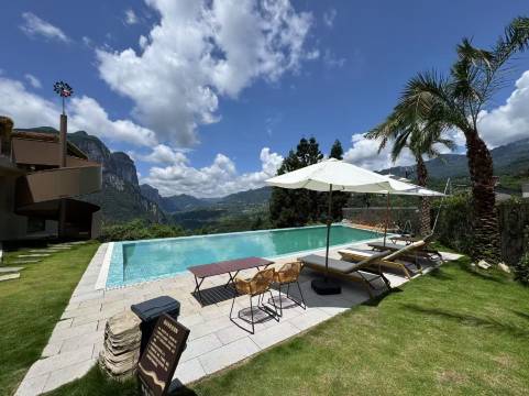 十二墅·望山景观民宿(恩施大峡谷店)图片