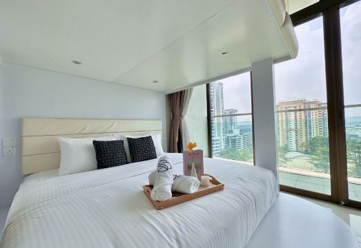 Palazio Mount Austin By Stayrene Hotel Overview