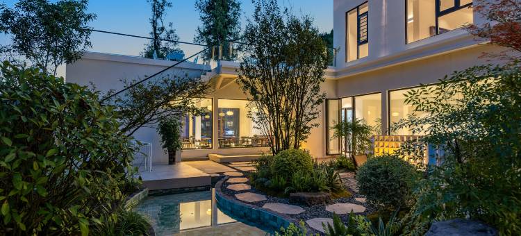 梵净山见山云筑民宿(景区东门店)图片