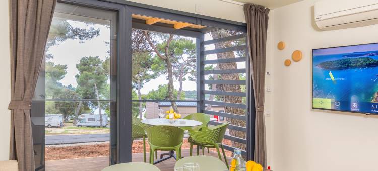 因迪杰区活动房酒店(Arena Indije Mobile Homes)图片