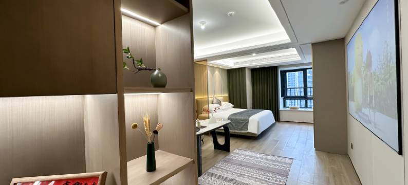 逸居轻舍影院公寓(婺州古城景区店)图片