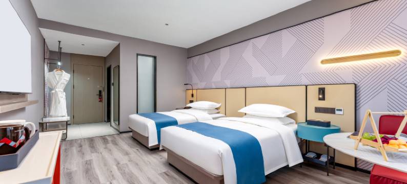 铂蔓艺术酒店(济南山东大学大明湖站店)图片