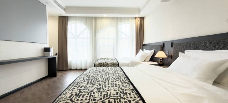 且慢·清晏影音酒店(昆明火车站东风广场店)图片