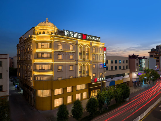 柏曼酒店(湛江吴川解放中路港丰广场店)