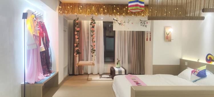 拾忆·轻奢网红观影民宿(延吉延边大学网红墙店)图片