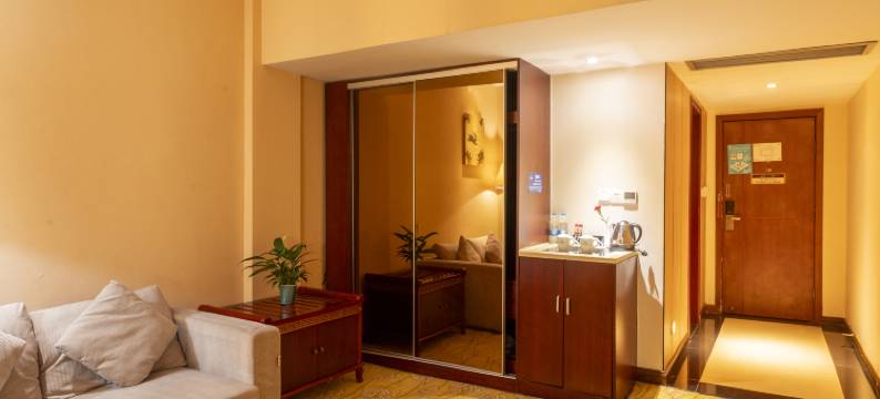 云南水富成中白云酒店图片