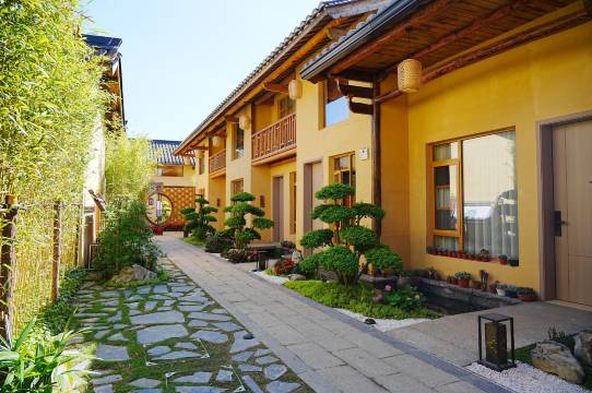 栗园·梨树下民宿(龙南高铁站店)