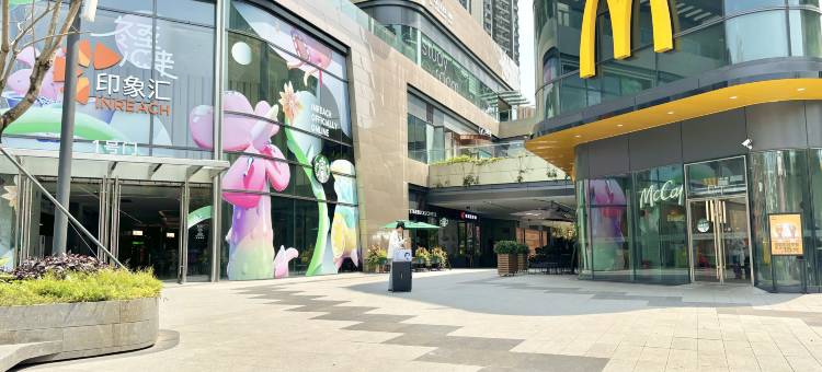 伯爵·云端巨幕Service Apartment(深圳北站万科悦城店)图片