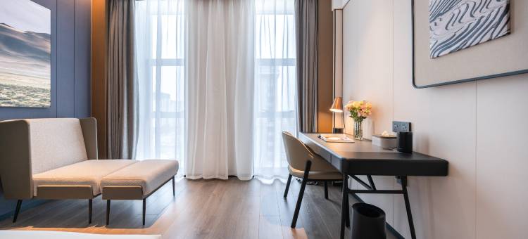 哈密伊州区七一夜市亚朵酒店图片