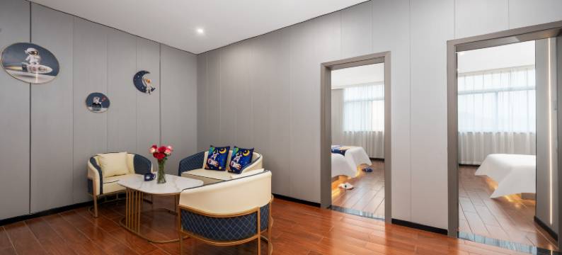 LIGHT•聚亚轻奢酒店(惠州西湖东站水东街店)图片