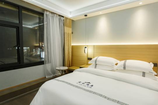 宜家酒店(四姑娘山店)