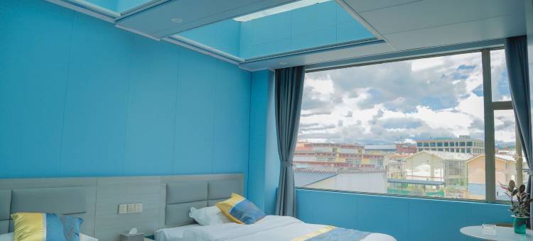 色达星辰酒店图片