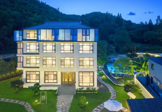 安吉青筠山居·云上草原轻奢泳池设计师度假美宿外景图