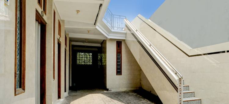 印度尼西亚SPOT ON 93149 Karman's Sari 1家庭式清真酒店(Spot on 93149 Karman's Sari 1 Homestay Syariah)图片