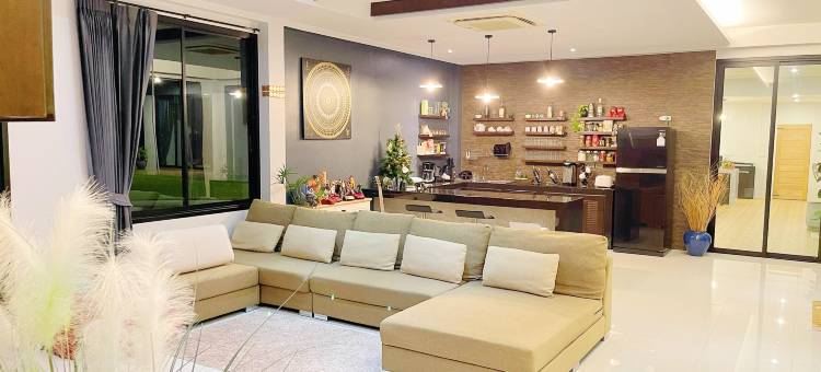 Spacious Private Villa Modern Style Near Beach图片