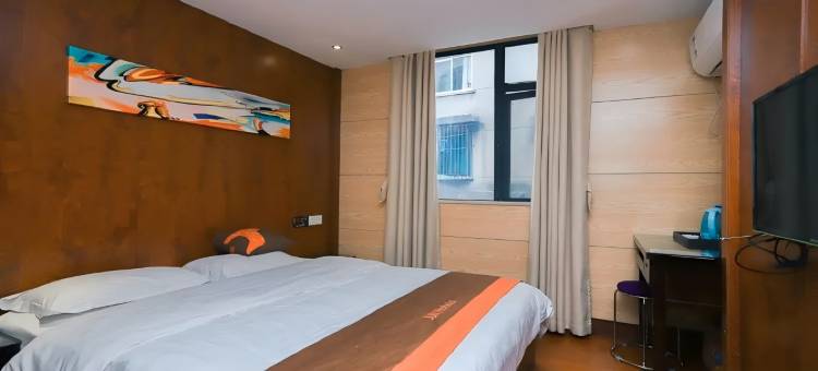 骏怡连锁酒店(贵阳八鸽岩路地铁站店)图片