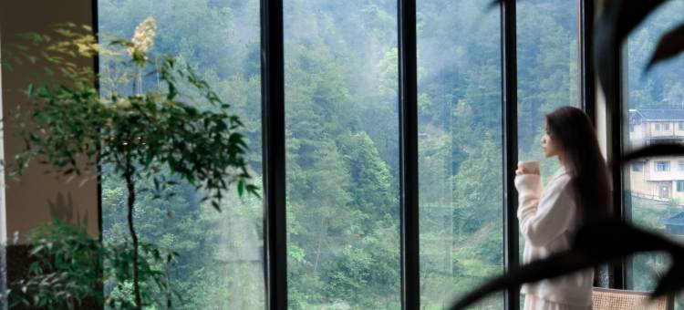 七封信·逅山非遗研学文化民宿(西江千户苗寨观景台店)图片