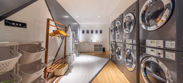 长沙国金中心亚朵酒店图片