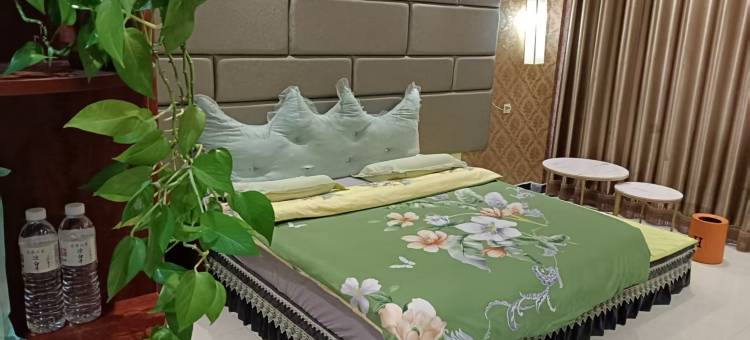 火红民宿(光明南街平安公园店)图片