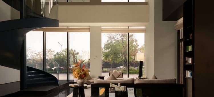 武汉武昌长江中心江景亚朵酒店图片