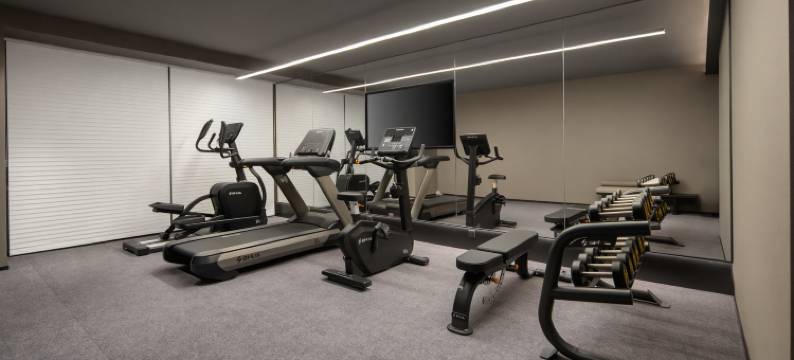 重庆解放碑临江门地铁站亚朵酒店图片