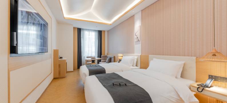 建国璞隐酒店(上海曹路招商花园城顾唐路地铁站店)图片