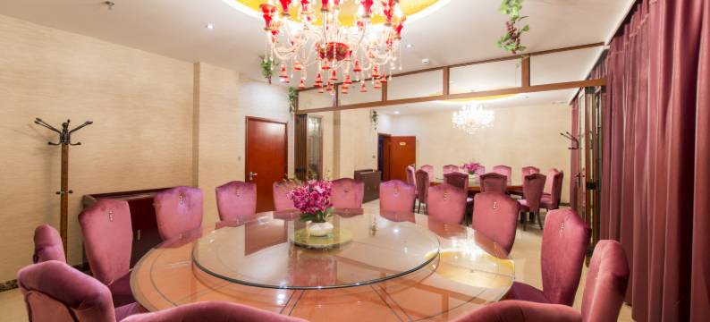 乌兰布统天和假日酒店图片